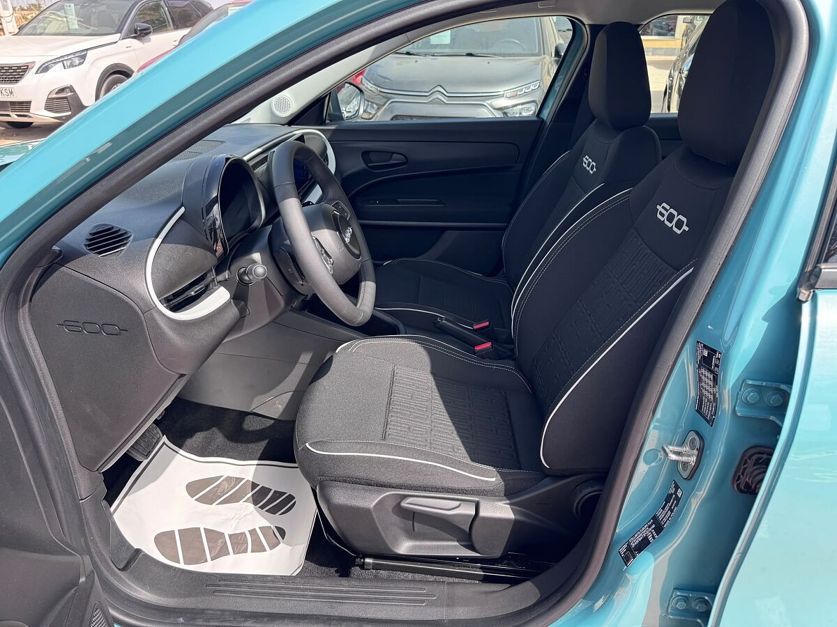 FIAT 600 HYBRID 1.2 E-THP AUTO SPANISH LHD IN SPAIN ONLY 6000 MILES SUPERB 2024